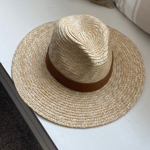 LIKE NEW. Gig Pip Isla Straw Fedora Hat One Size Adjustable